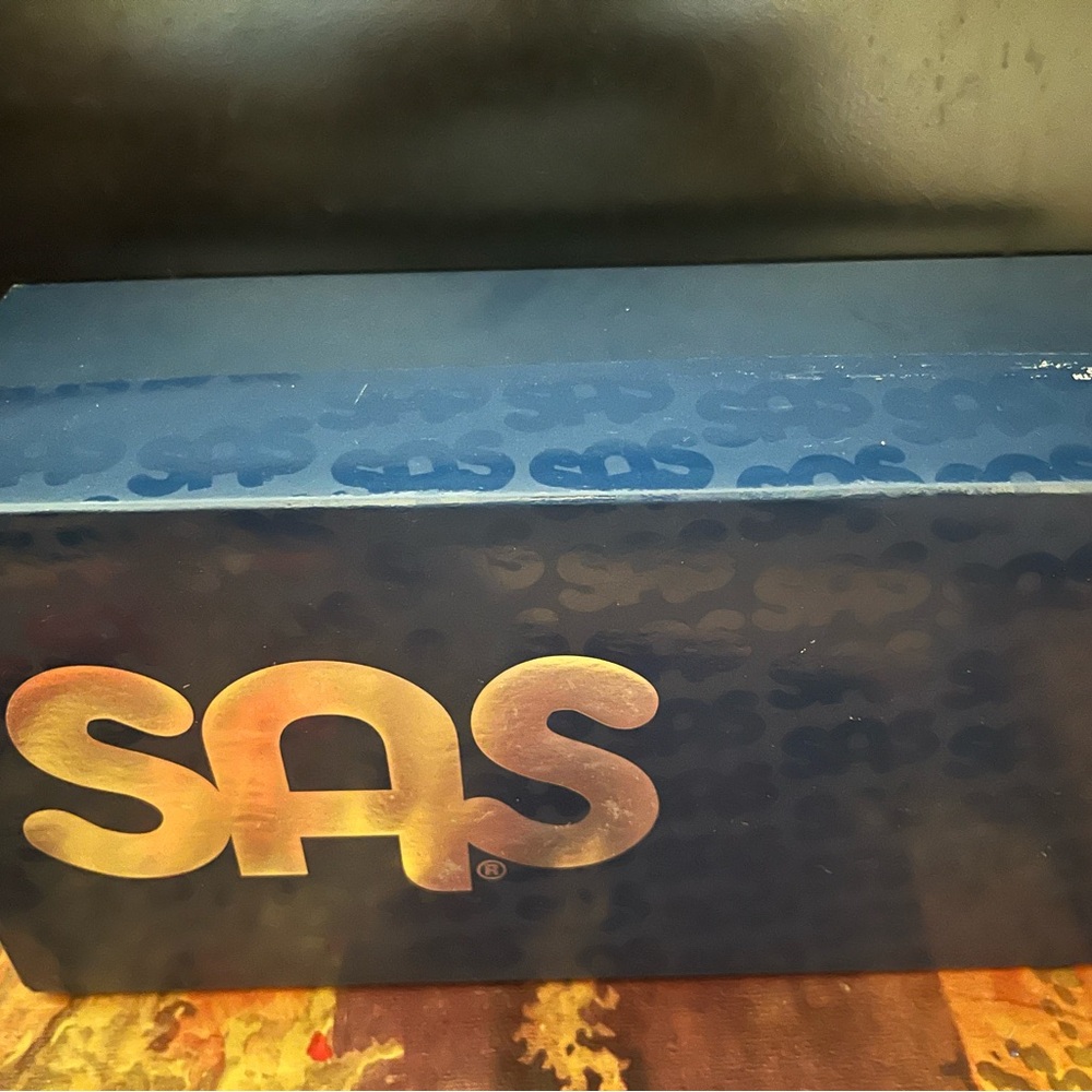 Sas women 11 shoes never worn